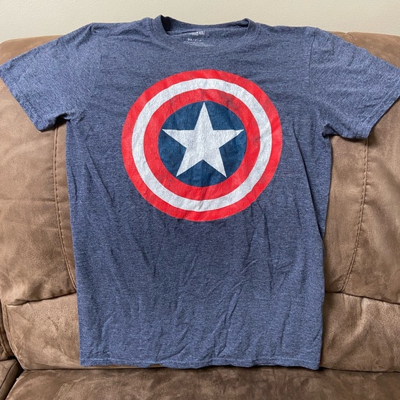 Marvel Tops - Marvel Captain America Tshirt Size Small